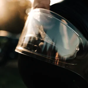 Visor antirrayas transparente y polarizado para cascos de moto en Palmira